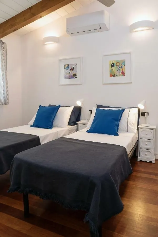 Large Apartment In Milan Center