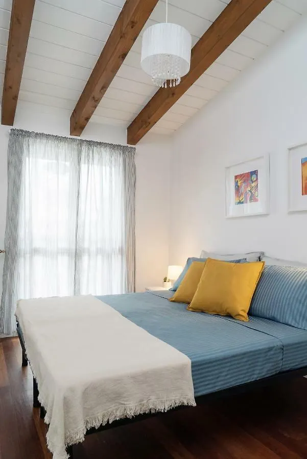 Large Apartment In Milan Center