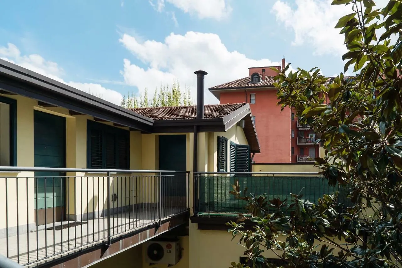 Large Apartment In Milan Center